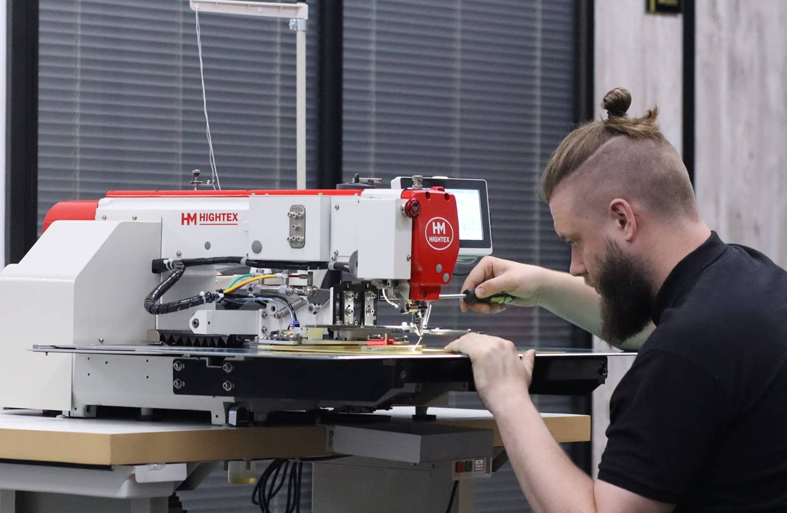 Heavy Duty Industrial Sewing Machine Service Specialist