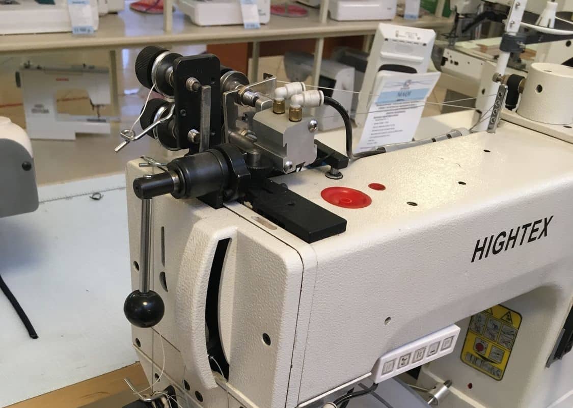 Upholstery sewing machine for decorative seam