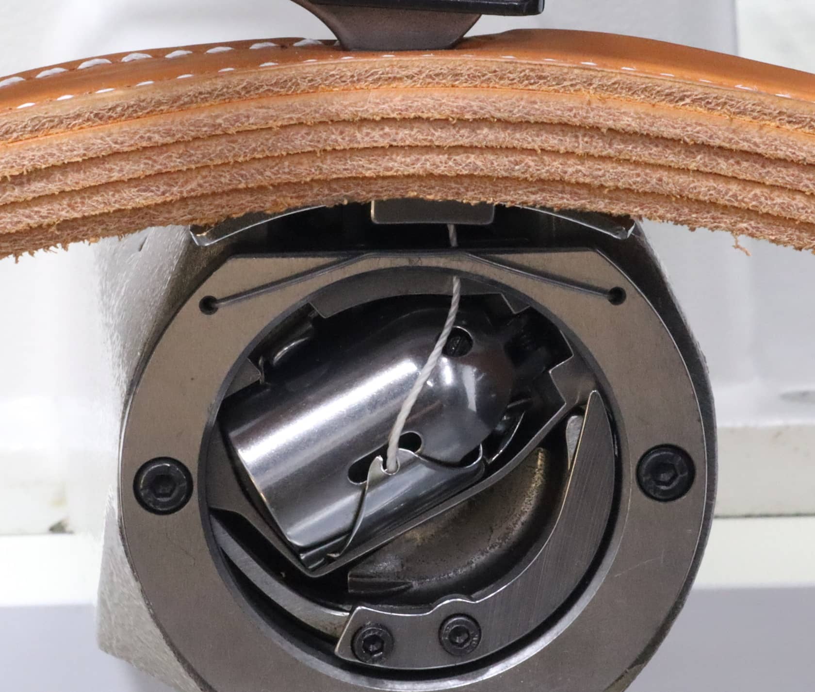 Large shuttle hook