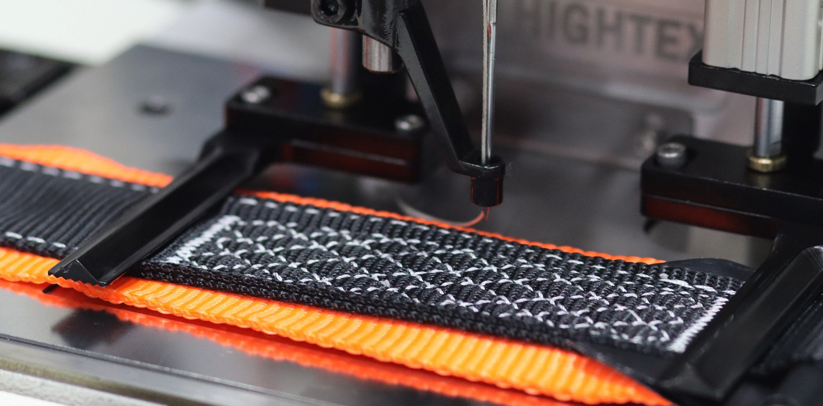 Heavy duty webbing sewing machine